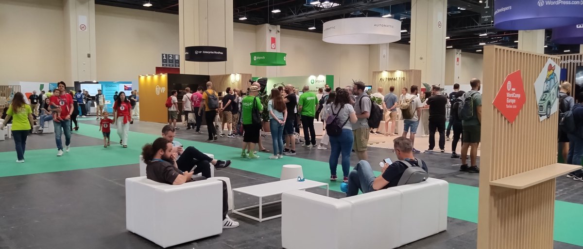 majehle's tweet photo. Huge! #WCEU in Torino nearly 3000 attendees.  3 tracks, workshops,  booths.....
Very impressive https://t.co/4KmRq9KyBE