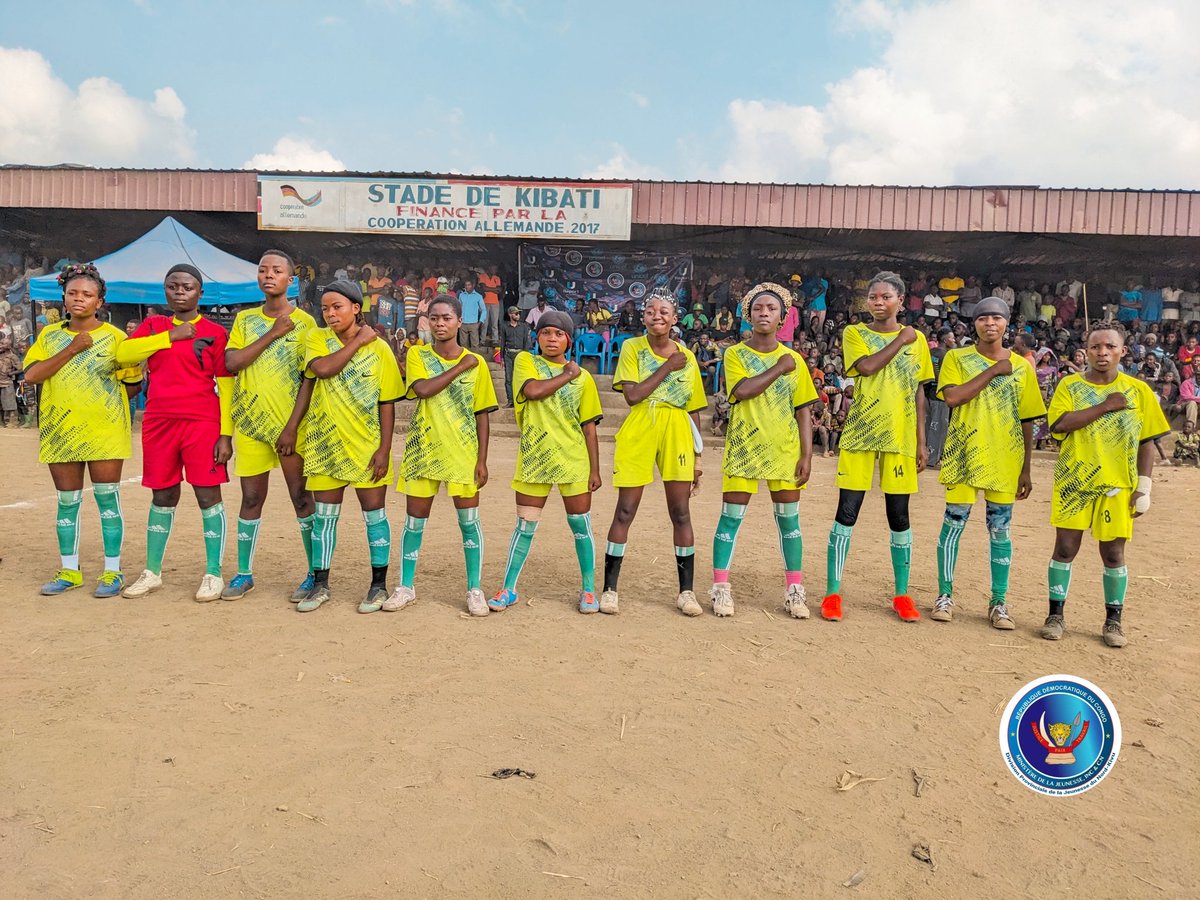 DPJINCCN_NK's tweet photo. C'est parti avec le deuxième match de la demi-finale du tournoi de #CohesionSociale au stade de #Kibati. Les filles @ureport_rdc du camp de #Muja et #BUSHAGARA disputent ce match. À l'occasion la campagne de vaccination contre la #Polio se poursuit et la communauté est mobilisée. https://t.co/yoQnAFvgiB