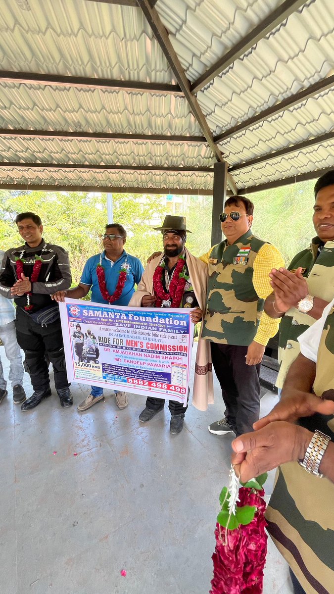DaxeshVania's tweet photo. Our Samanta Foundation team gave a grand welcome to #Ride4MensCommission bikers🏍️🏍️ at Lambha, Ahmedabad (14-6-24)💪
#MenOnAMission
#MensIssue
#MensSuicide
#GenderBiasedLaws
#DomesticViolenceOnMen
#LegalTerrorism
#ParentalAlienation
#MensHealth
@MenWelfare
@vaastavngo
@sifgujarat https://t.co/dOScvvOUGe
