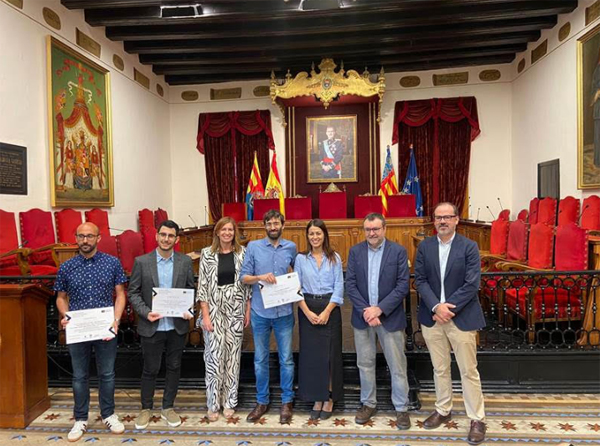 fape_fape's tweet image. La Asociación de Informadores de Elche entrega a Kiko Llaneras (El País) el IV Premio Vicente Verdú de Periodismo e Innovación fape.es/la-asociacion-…