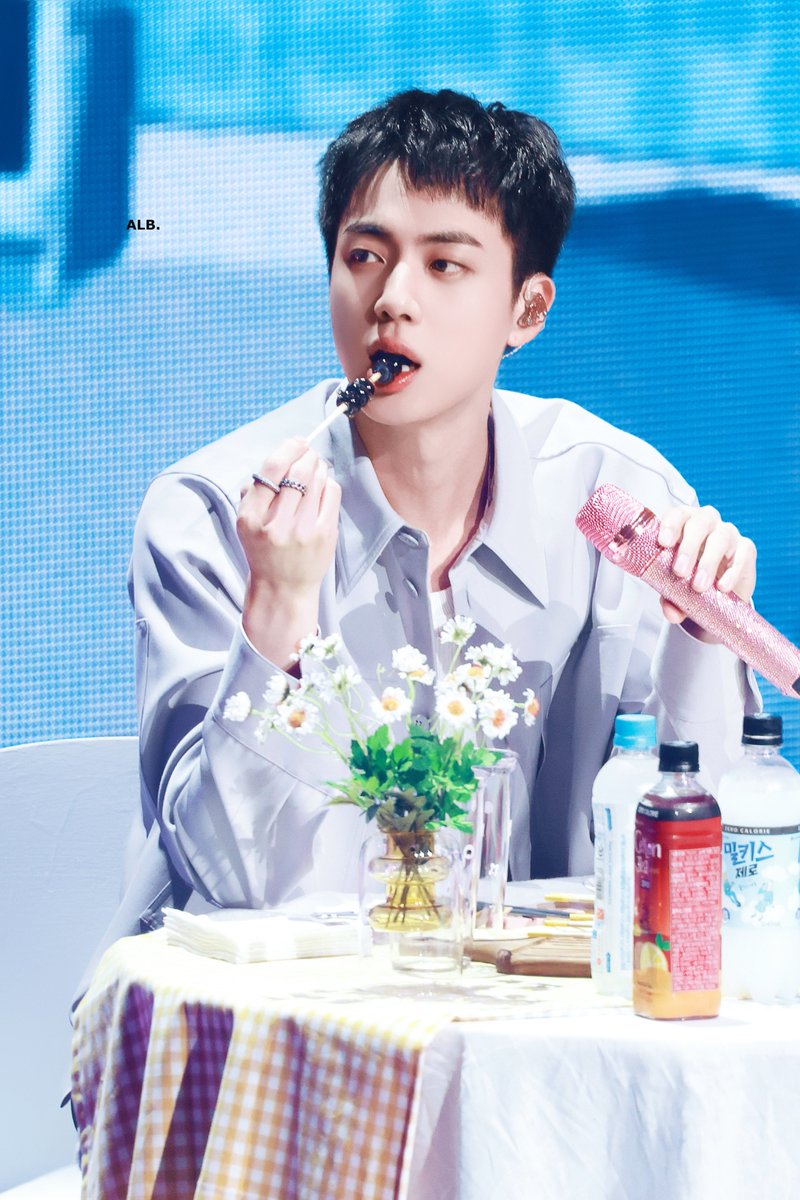 ALittleBraver92's tweet photo. 240613 HD

#방탄소년단진 #김석진 #석진 #진 #BTSJIN #JIN @BTS_twt https://t.co/RoDefTO847