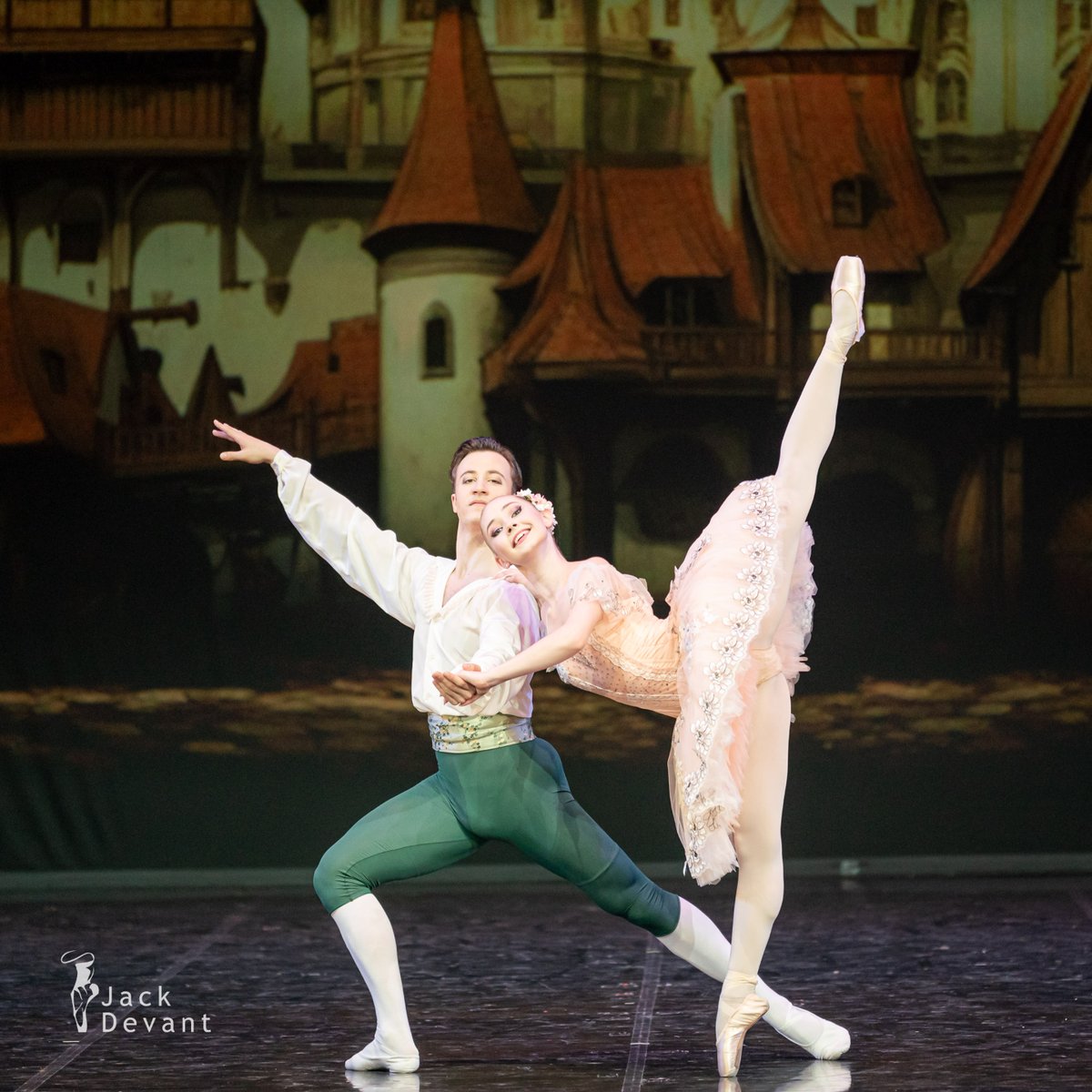 Violeta Vedenina as Swanhilda and Joel Calstar-Fisher as Franz in Coppelia suite, music by Leo Delibes, new choreography by Viesturs Jansons, répétiteurs Kaja Kreitzberg, Marina Volkova and Viesturs Jansons

#VioletaVedenina #ballerina #coppelia #ballet