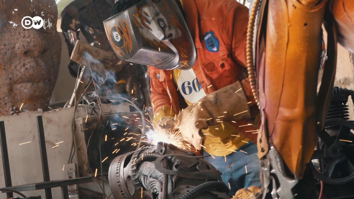 DanielPlafker's tweet image. Few artists go to work in heatproof welding masks and steel-toed boots. But for #Nigeria's Dotun Popoola, it's all part of the job: Drawing on #Yoruba metallurgy traditions to sculpt biting environmental critiques. 🇳🇬
Produced for DW with Samson Adeleke.
dw.com/en/the-nigeria…