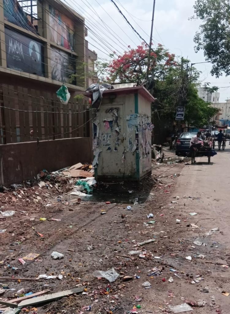 Amoh_C7's tweet photo. @Shradhanand14 @DeccanChronicle @GHMCOnline @CommissionrGHMC @Director_EVDM @asadowaisi @gadwalvijayainc Complaint attended https://t.co/oNQXdpmBXH