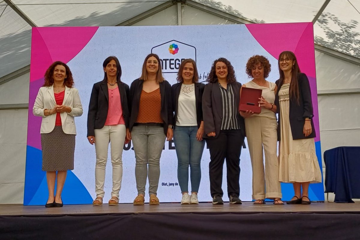 UCCAP_'s tweet photo. 👏Avui assistim a la segona edició dels Premis Integra que enguany atorga el Premi al Millor Projecte Integra a l'equip del CDIAP #integraOlot per l'APP Mom&amp;Baby, de prevenció durant l'embaràs.

L'enhorabona! https://t.co/ub4JooKqcT