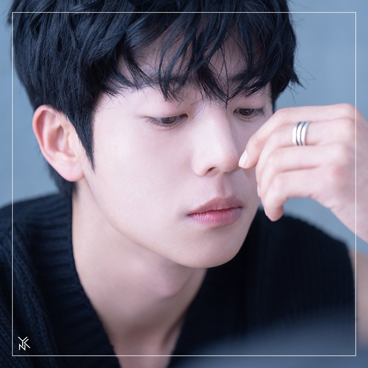 YNKentofficial's tweet photo. [📝] #와엔케POST 
#채종협 #아르

📢💥모두 주목💥
ar 6월 호를 뒤집어 놓으신
종협 배우 비하인드 오셨다…⭐️

3착 3색 찰떡 스타일링으로
모두의 마음을 설레게 만든
ar Magazine 촬영 비하인드 포스트!

지금 만나러 가실까요? 💕 

🔗 https://t.co/2erexd3lHE

#ChaeJongHyeop #ar https://t.co/pMEQ7l6L3u