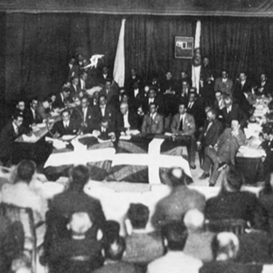 Gaurko egunez 1931 urtean Lizarran bildu ziren Hego Euskal Herria osoko udal ordezkariak “Lizarrako Estatutua” gisa ezagutu zen estatutua eztabaidatu eta adosteko.