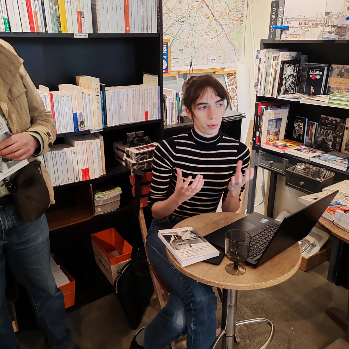 IthakaEditions's tweet photo. De Gaulle et la participation: Louise Banet-Rivet nous explique la genèse du projet gaulliste.
Merci à la librairie du "Piéton de Paris" pour son accueil chaleureux. https://t.co/7I1ZXIWqmq