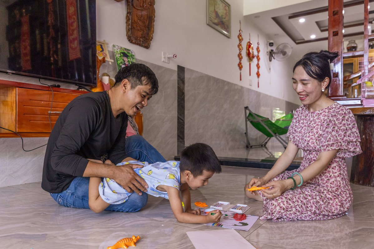 In the first three years of life, your child’s brain develops faster than at any other time. Check out our tips to help you turn their everyday routine into playful moments of learning.

✅Learn more at: uni.cf/4552F1n
#EarlyMomentsMatter #ParentingTips
