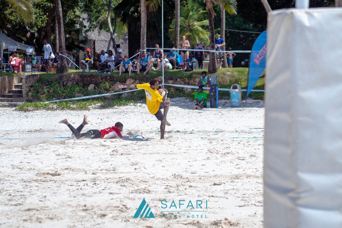 diani_safari's tweet photo. Incredible agility on display as a player skillfully dodges a touch during the intense touch rugby tournament! Keep your eyes on the action—every move counts!
#southcoastfivesbeachtouchrugbytournament #TouchRugby #GameOn #RugbySkills #HustleHitNeverQuit #PlayHardOrDontPlayAtAll https://t.co/02R4gCOPdt