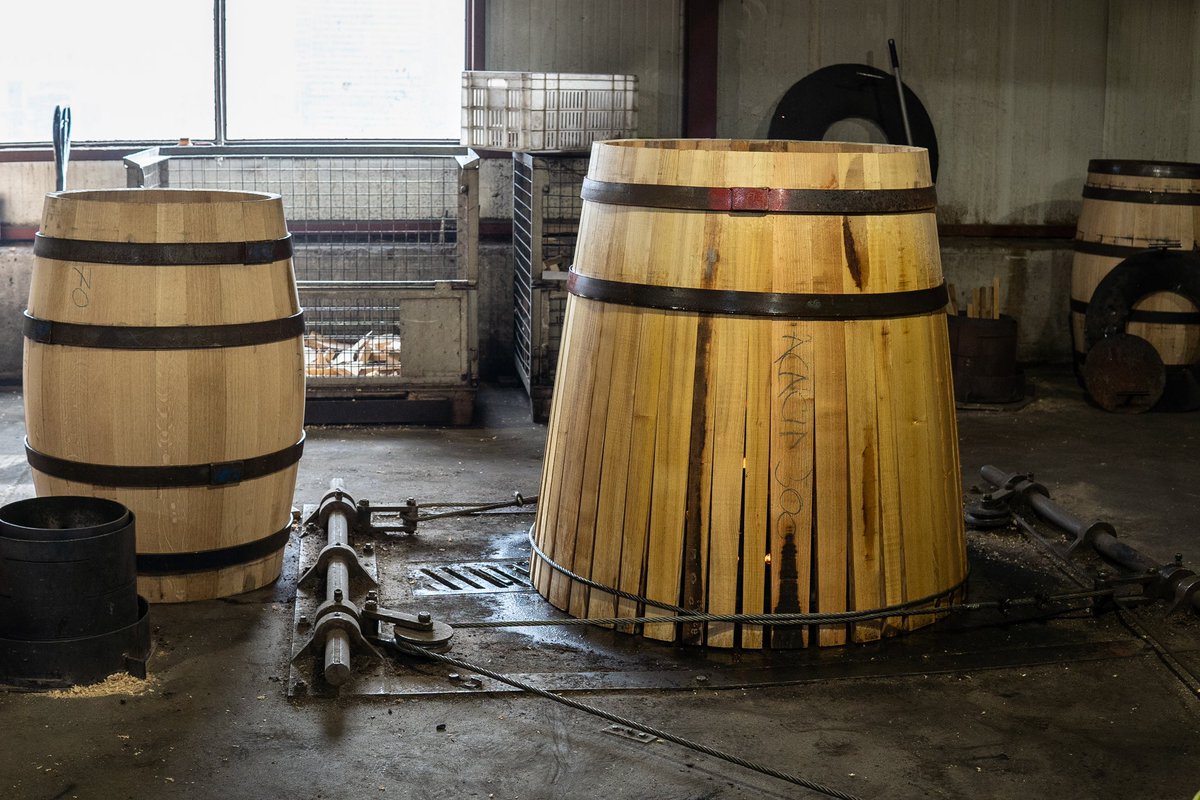 GangutiaTonel's tweet photo. Cada cliente es único y con necesidades especiales. Creamos barricas de diversos tamaños, adaptándonos a cada encargo con la misma dedicación y artesanía que nos define.
#uva #añada #vino #wines #tradición #toneleria #larioja #madera #aroma #barrica #tostado #fuego #artesanal https://t.co/RpxWHsdvxB