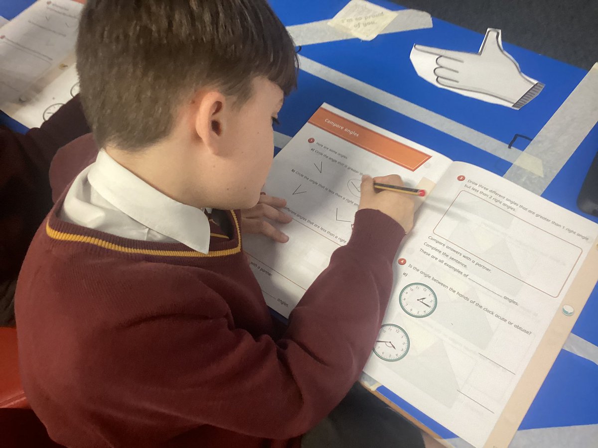 PDA_Y3's tweet image. This morning we have been comparing acute and obtuse angles. #pdamaths