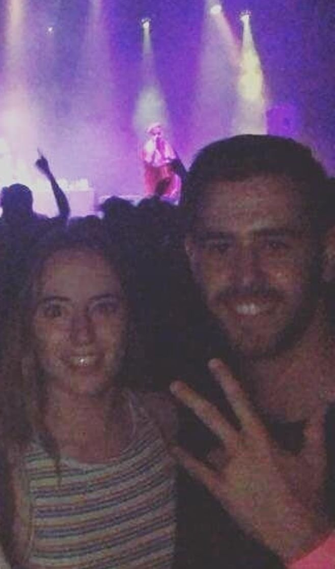 AgustMartCartes's tweet photo. Des de el primer concierto en Zaragoza hasta el Bernabeu 6 años después y ahora con un si quiero! @andreasimon8 @DukiSSJ https://t.co/Lo2EBIGI2w