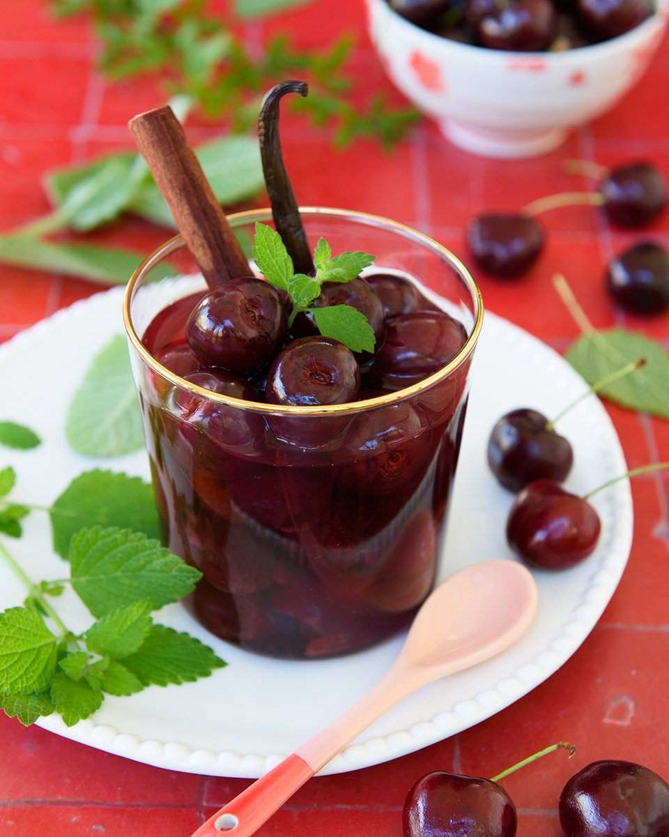 Un dessert frais, léger et qui se prépare facilement : cette soupe de cerises aux épices est un délice. C'est une chouette proposition pour terminer le repas sur une note légère et gourmande.

🍒 Le lien de la recette est à retrouver ici : turbigo-gourmandises.fr/soupe-de-ceris…