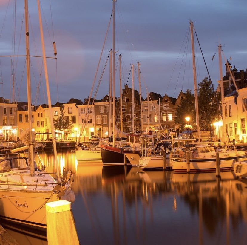 power_dutchie's tweet photo. Home is where the heart is 🙏🏻#hometown #TheNetherlands #dayview #nightview #harbor https://t.co/jsd3xtGcJl
