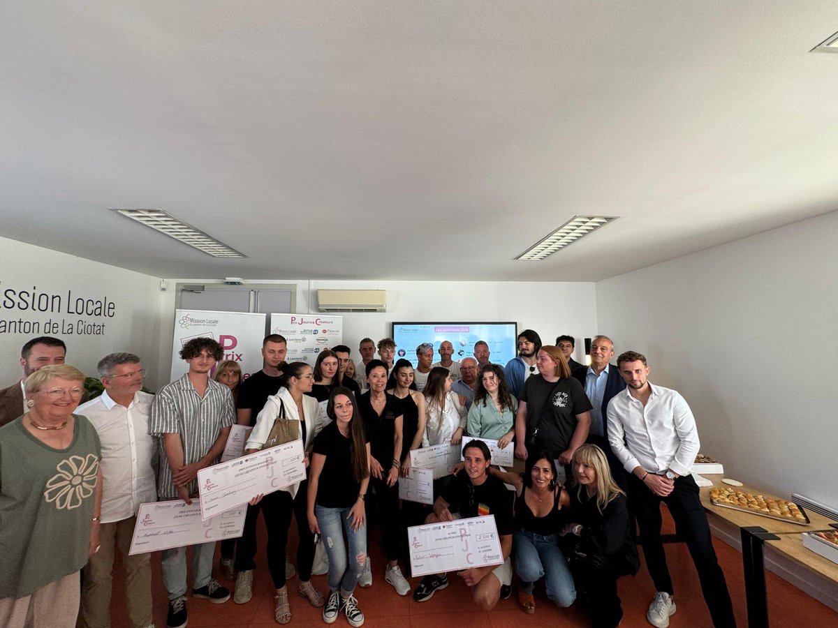 😉On avance ensemble! Une ville dynamique et pétrie de talents!Dévoilement des lauréats du prix des « Jeunes Créateurs d’Entreprise » par la Mission Locale du canton de La Ciotat. 👏Bravo à Fabio Vargiu pour ce premi 🥇