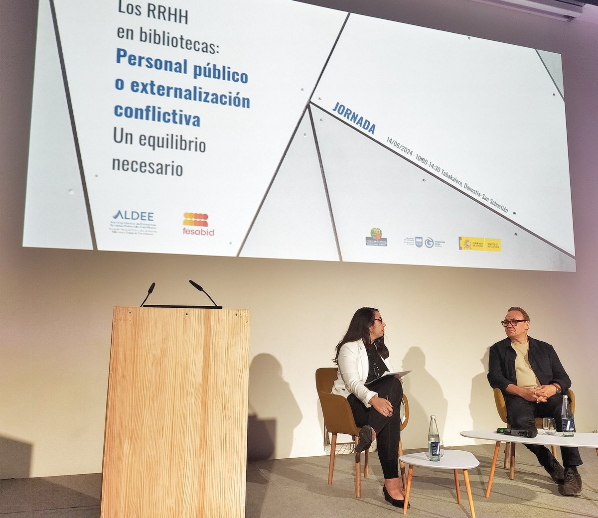 <a href="/TeresaDelgadoS/">Teresa Delgado</a> conversa ahora con Josep Asensi, CEO de Identificación Care S.L., sobre licitaciones a la baja, entre otros temas. 
#RRHHenBibliotecas
<a href="/fesabid/">FESABID</a>
<a href="/_ALDEE/">ALDEE</a> 
<a href="/AEDOM_IAML/">Asociación AEDOM - IAML/Spain</a>