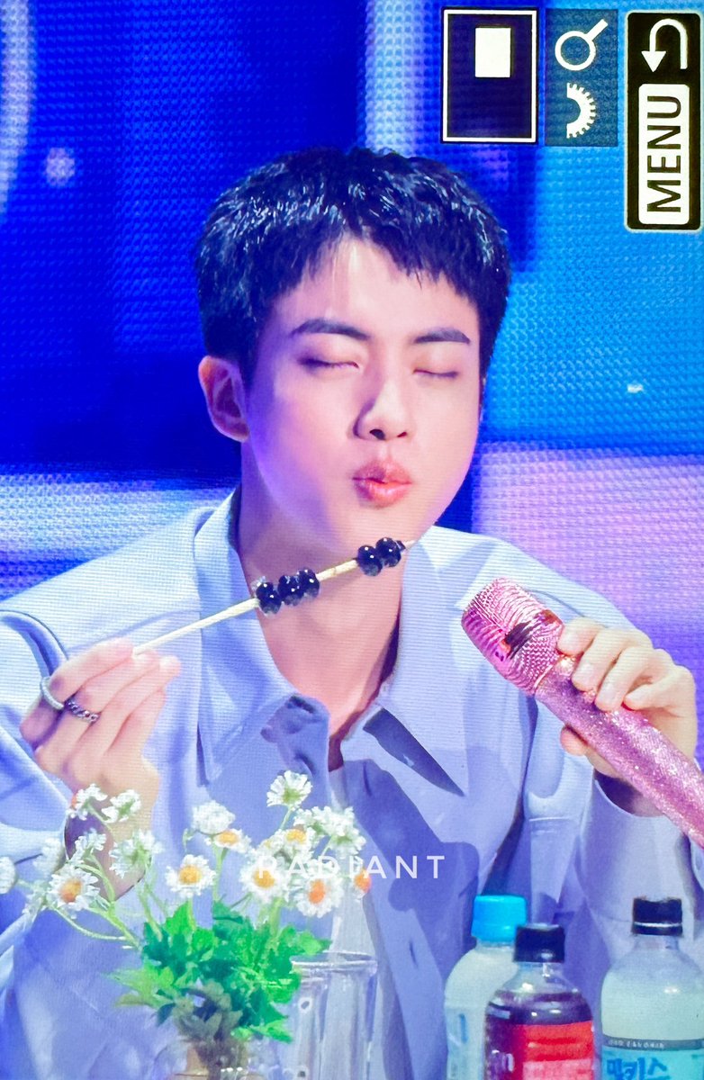 Radiant_Jin's tweet photo. Preview :) 240613 #방탄소년단 #진 #JIN #석진 #Seokjin @BTS_twt 

옴뇸뇸 탕후루 석지니 🍡 https://t.co/L9K45xL6af