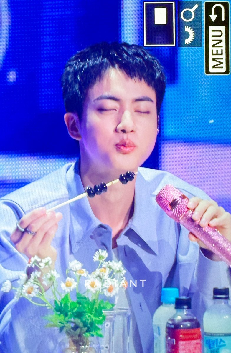 Radiant_Jin's tweet photo. Preview :) 240613 #방탄소년단 #진 #JIN #석진 #Seokjin @BTS_twt 

옴뇸뇸 탕후루 석지니 🍡 https://t.co/L9K45xL6af