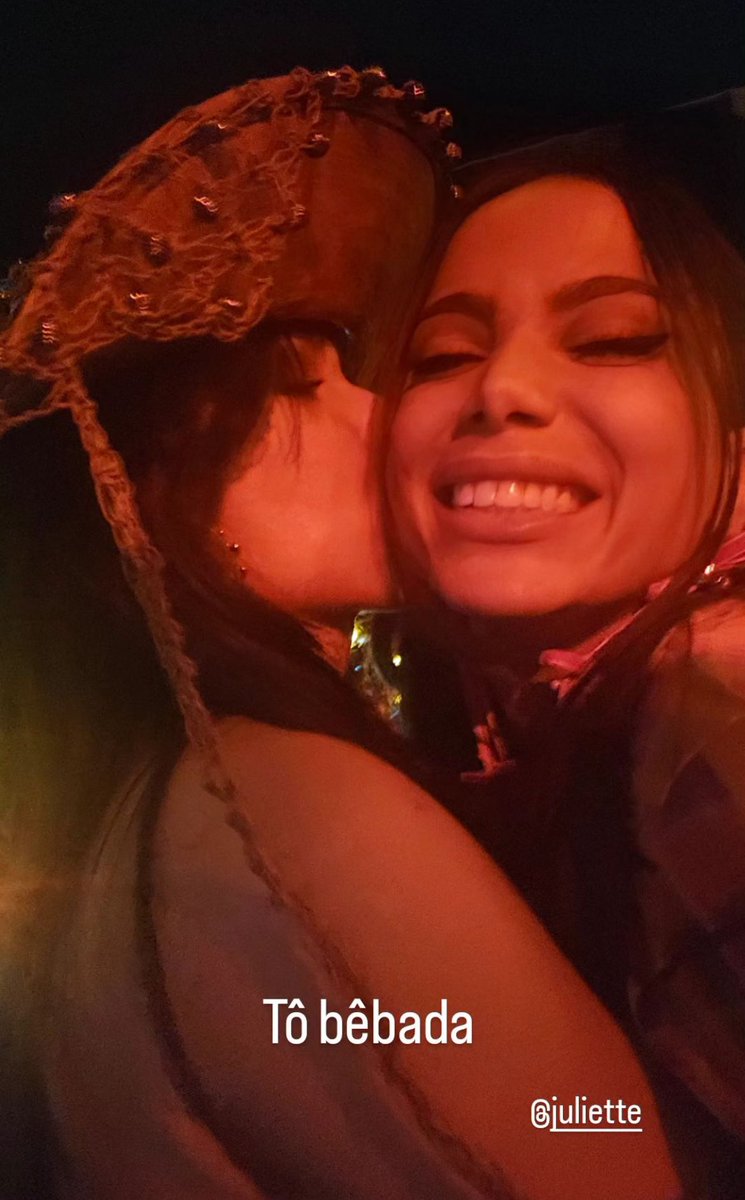 CentralJunitta's tweet photo. Uma vez ou outra a gente aparece, bom dia Junitters 🥹💕 https://t.co/7KcqZccWWl