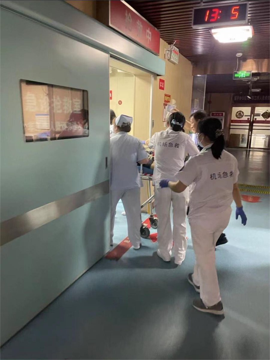 Sunlife_Medical's tweet photo. Auto CPR device MCC-E was applied to rescue a patient who experienced cardiac arrest at Guangzhou Baiyun International Airport. With the close cooperation with the emergency center and hospital, the patient successfully survived. #cpr #cardiacarrest #rescue #emergency #hospital https://t.co/ls6m3fMnbc