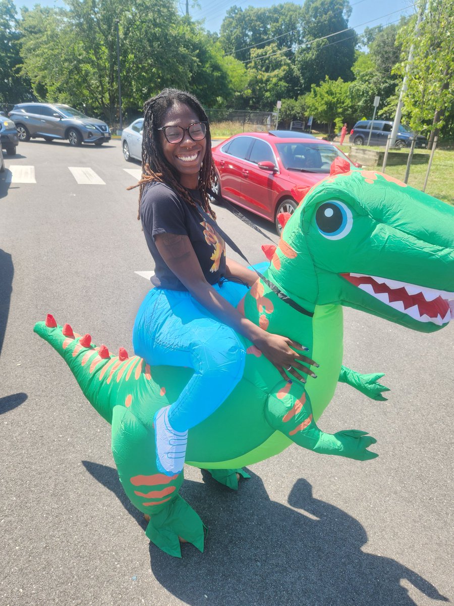 ExcelAcademyPCS's tweet image. The key to being effective and enjoying your career in education is remaining a child at heart!
#ParkingLotRaces🏃🏾‍♂️🐓
#EXCELTogether💙🤍🦅