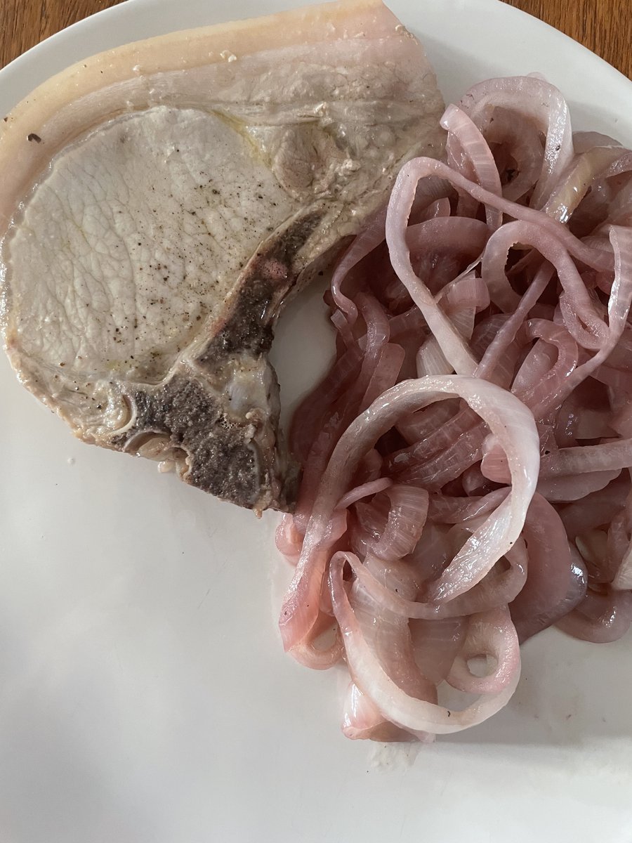 AnneWillan's tweet photo. Pork chops with a confit of onions, is hard to resist, this is a recipe I have shortened for an after work dinner. Be prepared to use plenty of butter!
For the recipe, click the link below:
https://t.co/B8xvkKBCVP
#cookingwithgrandma #annewillan https://t.co/c6SBctVcmV