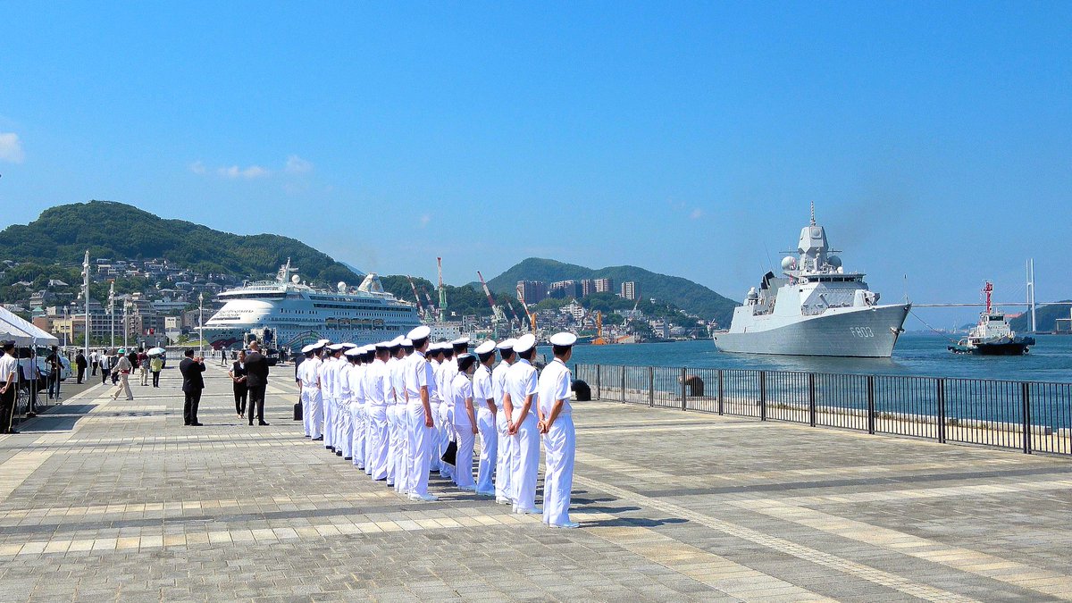 CamTV_N's tweet photo. #帽振れ #海上自衛隊 #自衛隊長崎地方協力本部 #お見送り #今日の長崎港 #オランダ船 #阿蘭陀船 #オランダ艦船 #オランダ王国 #オランダ海軍 #フリゲート艦 #トロンプ #Tromp #F803 #長崎水辺の森公園 #2024年6月14日 https://t.co/O11VE6yiCY