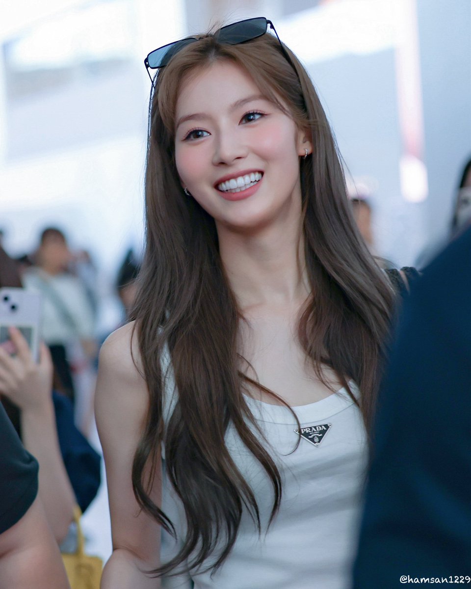 240614 夏の女モードのサナちゃんめちゃくちゃ可愛かったな！！ミラノ