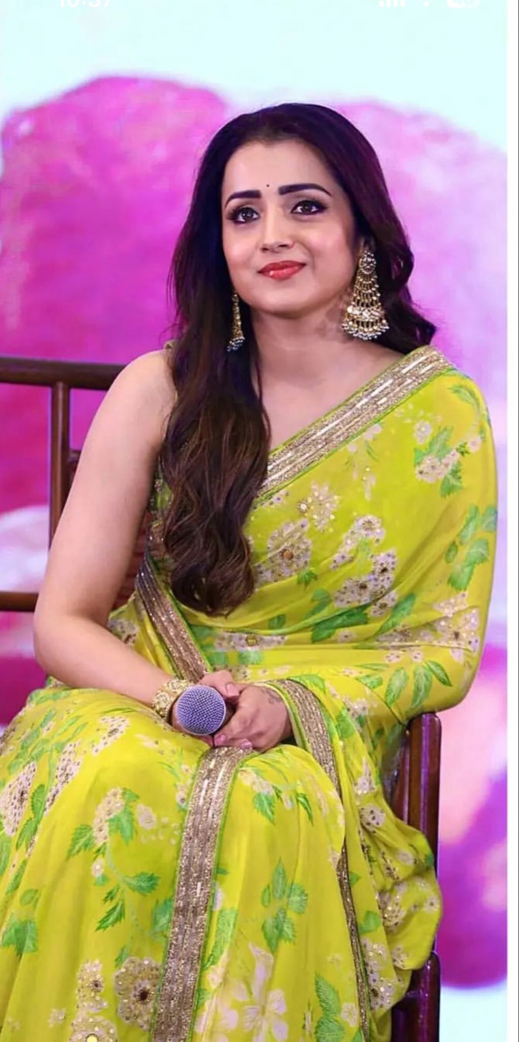 GQBl2yjWoAAEFsg?format=jpg&name=large