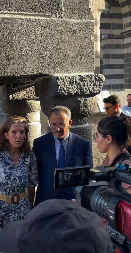 barreaunantes's tweet image. Le bâtonnier élu Louis-Georges BARRET s'est rendu à Diyarbakır pour assister au procès des assassins du bâtonnier Tahir Elçi.

✊🏻 Cette action internationale est un devoir pour affirmer notre soutien aux confrères turcs et dénoncer l'impunité dans cette procédure judiciaire.