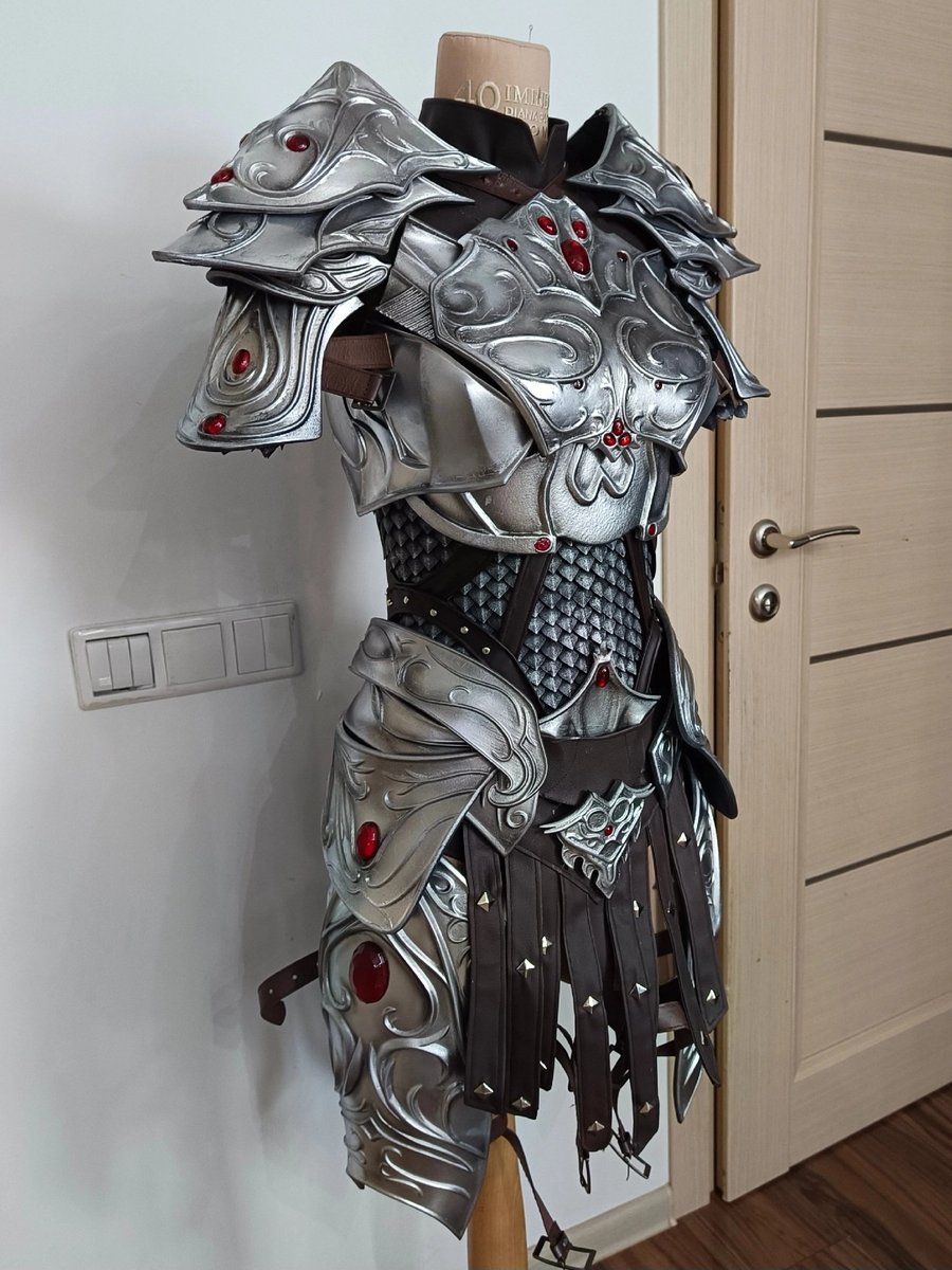 I did it!....

#baldursgate3 #bg3 #cosplay #armor #armorcosplay #laezel