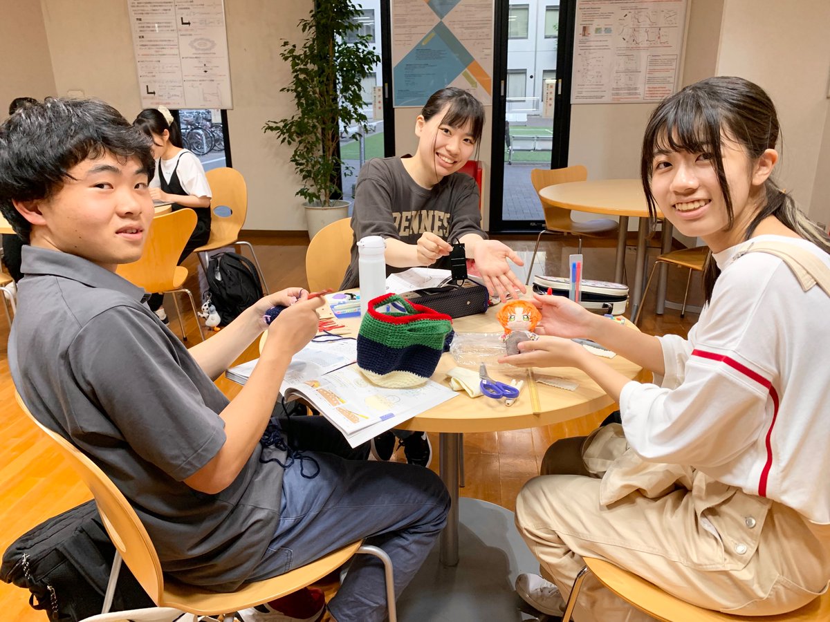 handmade_at_OU's tweet photo. 【活動してます！】

本日6/14(金)も、理学部H棟1階ロビーにて活動しています！

どんな作品ができあがるのか、気になるものばかりですね☺️ https://t.co/a3G1X5CJsy