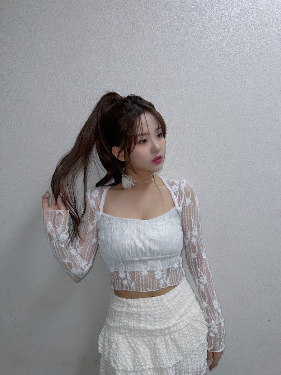 CSR_offcl's tweet photo. 흰유나로 드등장~🤍🤍

#첫사랑 #CSR #유나 #YUNA https://t.co/DxxsrlDcom
