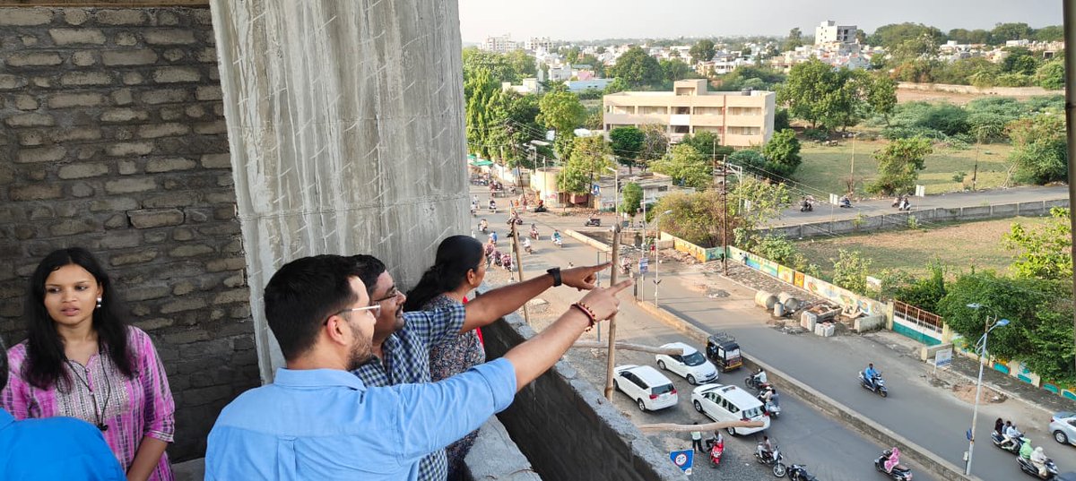 CollectorDahod's tweet photo. દાહોદ સ્માર્ટ સીટી અતંર્ગત વિવિધ પ્રોજેક્ટોની સ્થળ મુલાકાત કરી અમલીકરણ એજન્સીઓ તથા અધિકારીશ્રીઓને જરુરી સૂચના આપી. @SmartCities_HUA @CeoDSCDL @GujaratUrban https://t.co/9OXfFdqy07