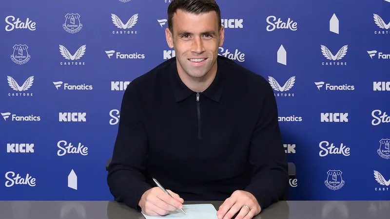🔵🤝🏻 Seamus Coleman signs new deal at Everton valid until June 2025, one more season.