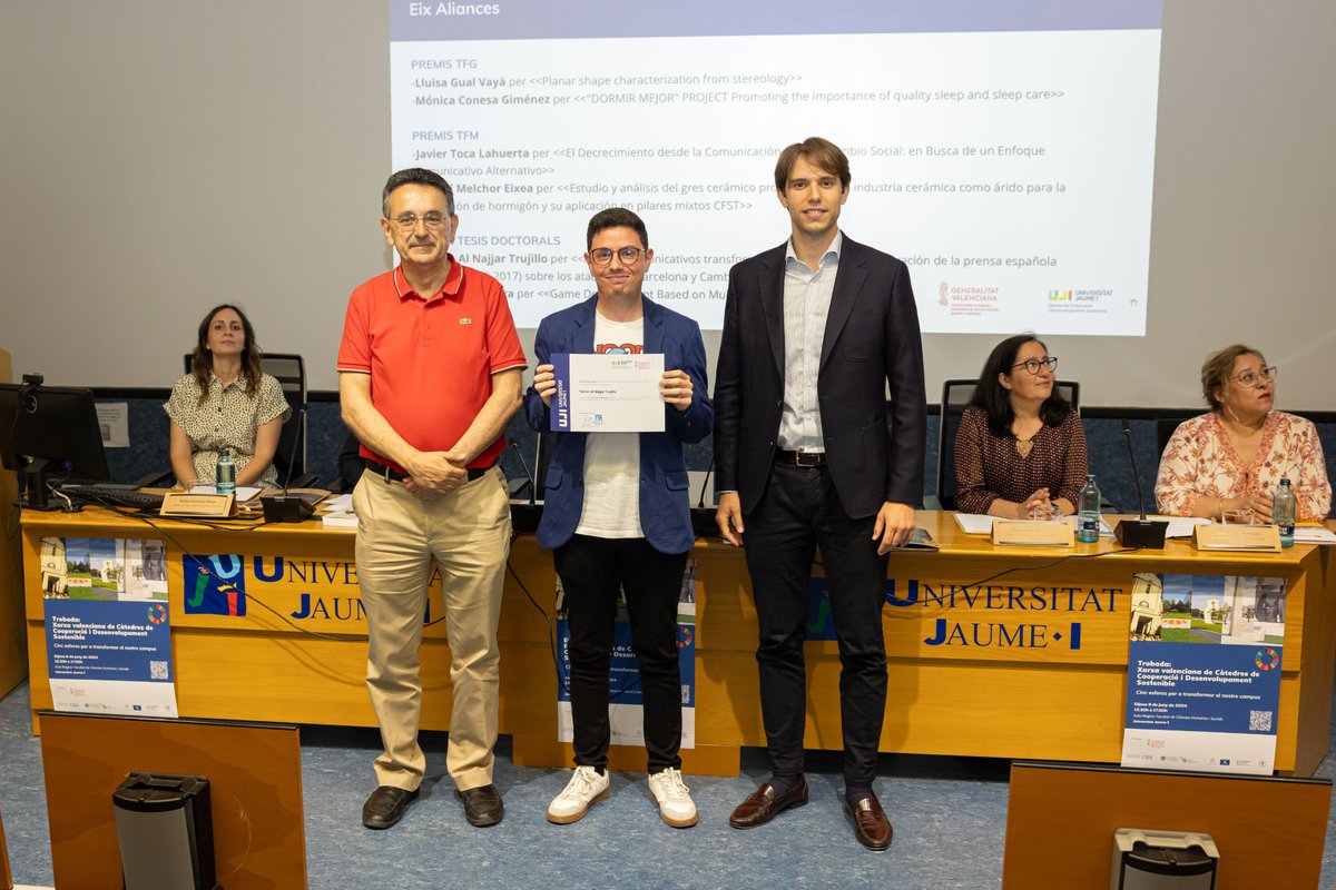 La familia del Máster de la Paz y de la Cátedra UNESCO de Filofosofía para la Paz queremos felicitar a Tamer Al Najjar por haber sido galardonado por su tesis doctoral. 

Para más detalles, pueden consultar la noticia completa en el siguiente enlace: uji.es/com/noticies/2…