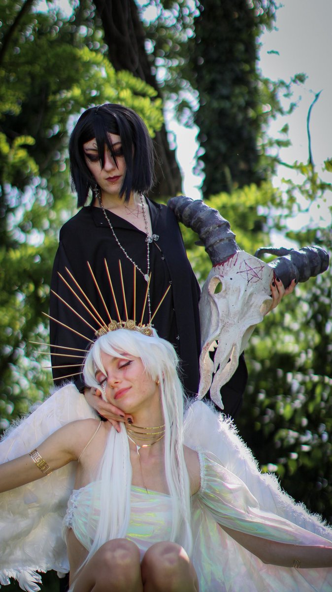 needlenoodle_'s tweet photo. demon/angel au and it's fyolai 🖤🤍
#bungoustraydogs #bsd #cosplay https://t.co/IO2RuAdjSG