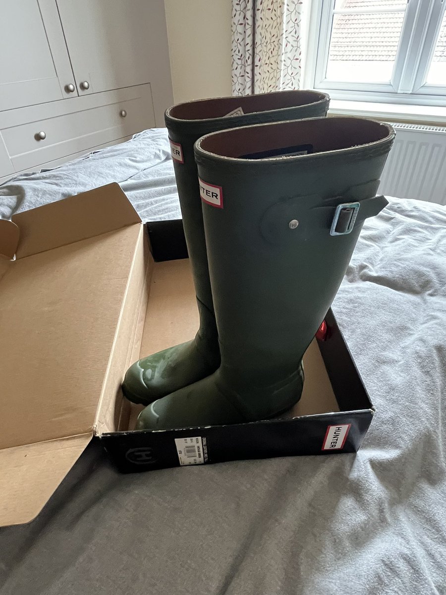 It’s festival season, if you need some wellies to join your trip… and you have size 4 feet. 

Here’s the Hunters for you…

facebook.com/share/14rg1YQG…