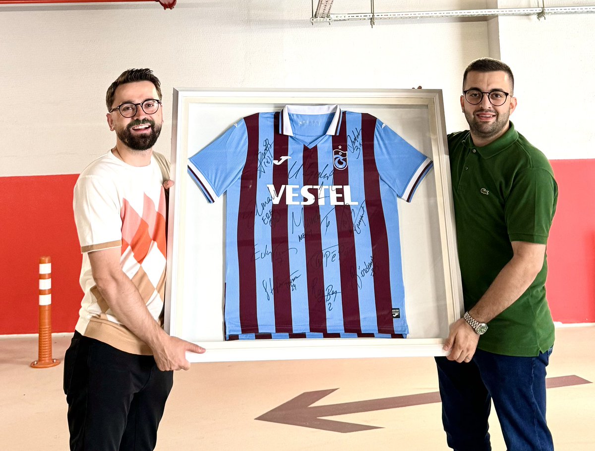 Adem Metan (@ademmetan) on Twitter photo Çok mutlu olduğum anlar oldu ama bu hem şaşırtan hem de çok mutlu eden bir hediye benim için❤️
Bin teşekkür <a href="/hamzaozdemir/">Hamza Özdemir</a> Çok mutlu olduğum anlar oldu ama bu hem şaşırtan hem de çok mutlu eden bir hediye benim için❤️
Bin teşekkür <a href="/hamzaozdemir/">Hamza Özdemir</a>