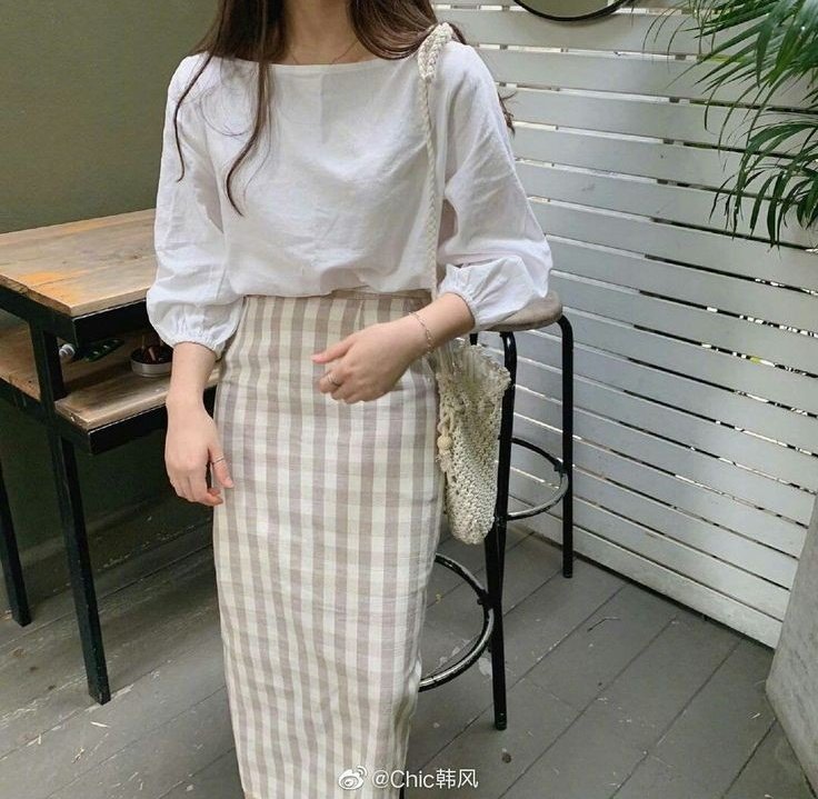 fl0o0wery's tweet photo. ♡⃕  neutral color outfit ideas

— a thread https://t.co/DtpiI267lF