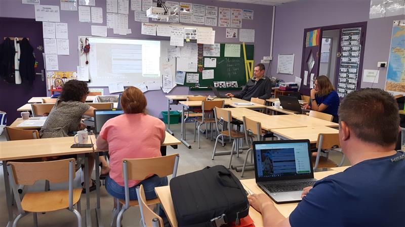 Canope_DTCVL's tweet photo. 📢🎓 Retour avec l'Atelier Canopé 18 sur la formation qui s'est tenue hier à l'école Sainte Solange dans le cadre du TNE en co animation au côté de la @DSDEN18 , en partenariat avec l'@ac_orleanstours , la @drane_ot ainsi que la @GIPRecia 🤝🌐
#ENT #PrimOT #TNE
@FabienSouchaud https://t.co/BBNSPPXis8
