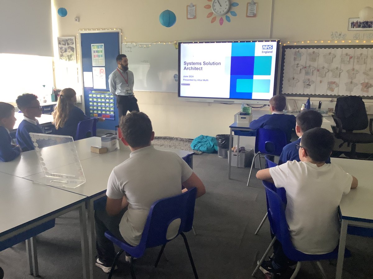 ReinwoodJuniors's tweet photo. Afzal told us about being a solution architect. It was fascinating to hear about a career that none of us knew about. This is a fabulous career for those of us who love computing, collaborating and design. Afzal was a former pupil too!

#RJS6S #RJS6D #RJS6W #RJSPSHE #RJSCareers https://t.co/8Lr8TdWAjg