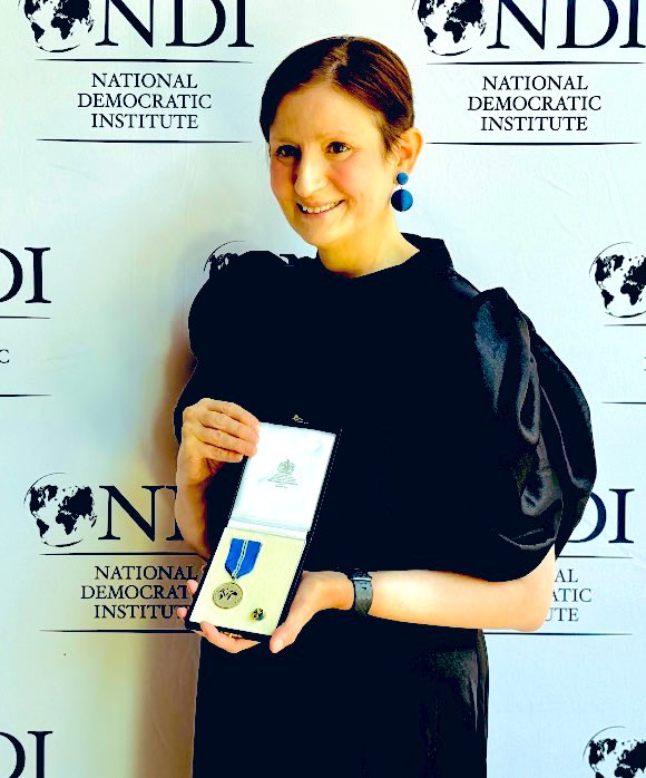 birgittaohlsson's tweet image. A great honor to be awarded with the @liberalinternat highest political honour in Washington DC at @NDI by Senator Eggleton 🇨🇦 (NDI chair Senator Daschle 🇺🇸NDI President @tcwittes 

I will continue to fight for liberal values especially the most important of them all democracy!