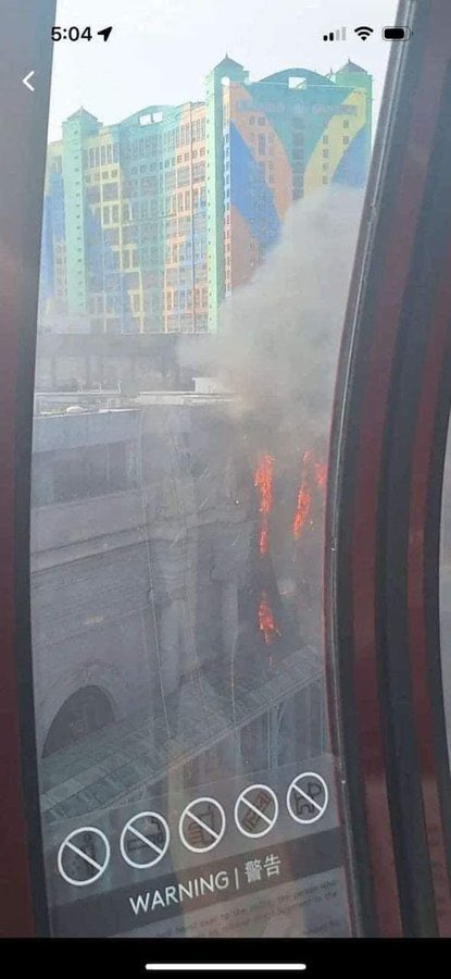 HausofHilton's tweet photo. Genting terbakar 😭

Hopefully semua selamat https://t.co/zgDL7mrjlL