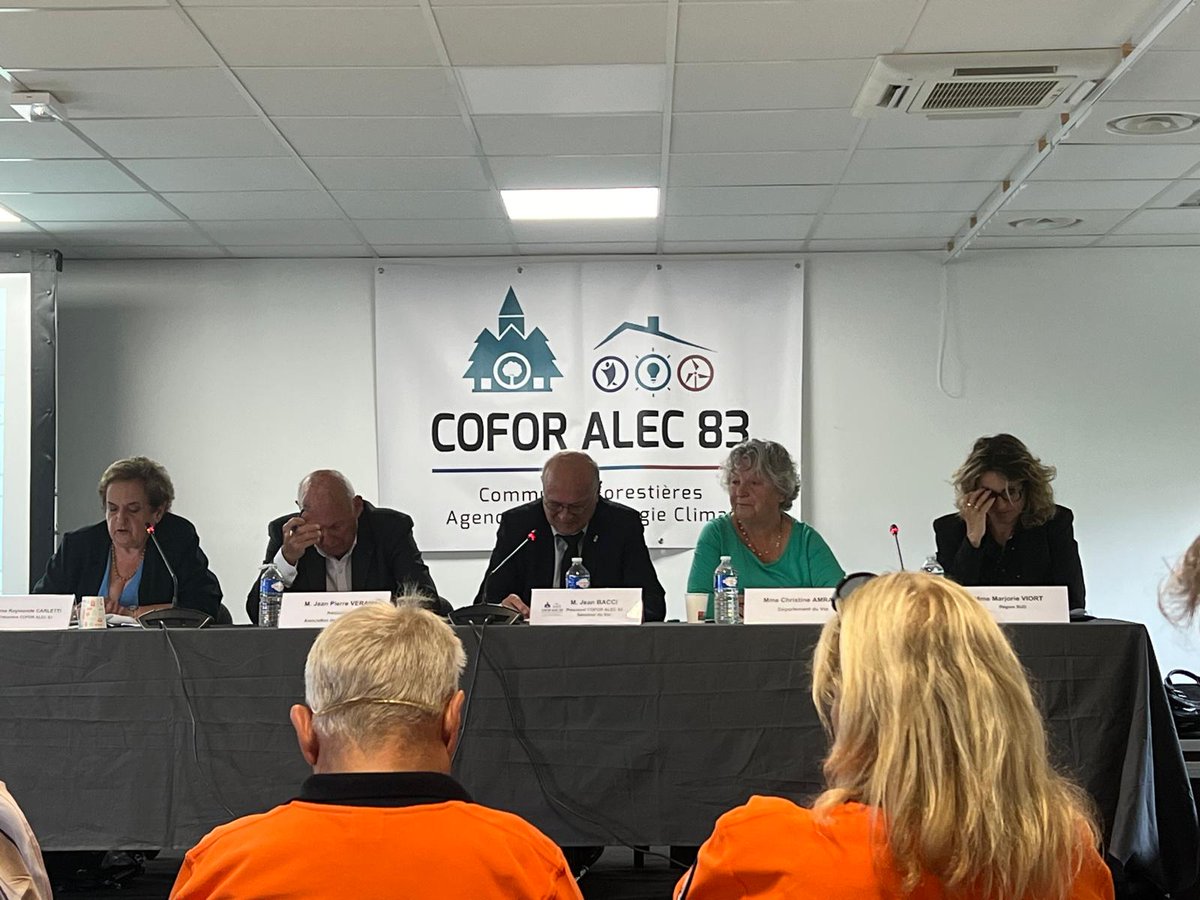 M. OLLAGNIER, Président de TE83 - Symielec et P. ICKE, DSG étaient présents ce matin à l'Assemblée Générale de la COFOR-ALEC 83.

Le rôle de la COFOR ALEC 83 est de faciliter l'action des élus varois pour la mise en œuvre de politiques forestières et énergétiques ambitieuses.