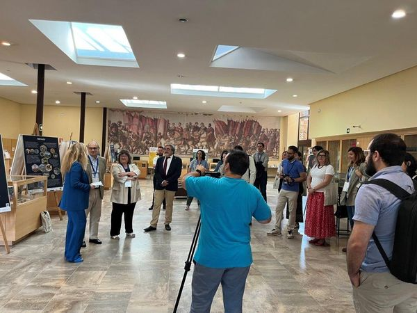 BibliotecaUCLM's tweet photo. El miércoles se inauguró en la Biblioteca de la Fábrica de Armas (Campus de Toledo), la exposición “Materland, los materiales que nos rodean”, complementaria al Congreso MaterDivulga2024, de la SOCIEMAT. https://t.co/CkSAsnOEF1