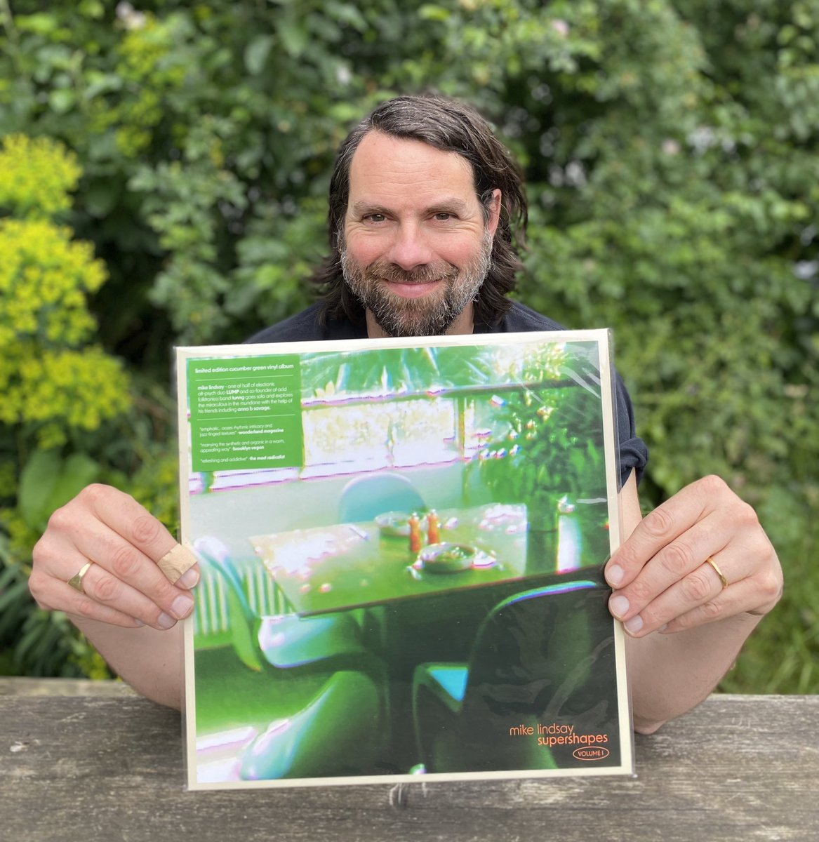 moshi moshi records (@moshimoshimusic) on Twitter photo The debut solo album from Mike Lindsay (tunng, LUMP), “supershapes volume 1” is out today 🥒
Cucumber green vinyl LP and CD available now! Shows tonight at <a href="/RoughTrade/">Rough Trade</a> East and tomorrow @elsewheremarg8
bio.to/mikelindsay The debut solo album from Mike Lindsay (tunng, LUMP), “supershapes volume 1” is out today 🥒
Cucumber green vinyl LP and CD available now! Shows tonight at <a href="/RoughTrade/">Rough Trade</a> East and tomorrow @elsewheremarg8
bio.to/mikelindsay