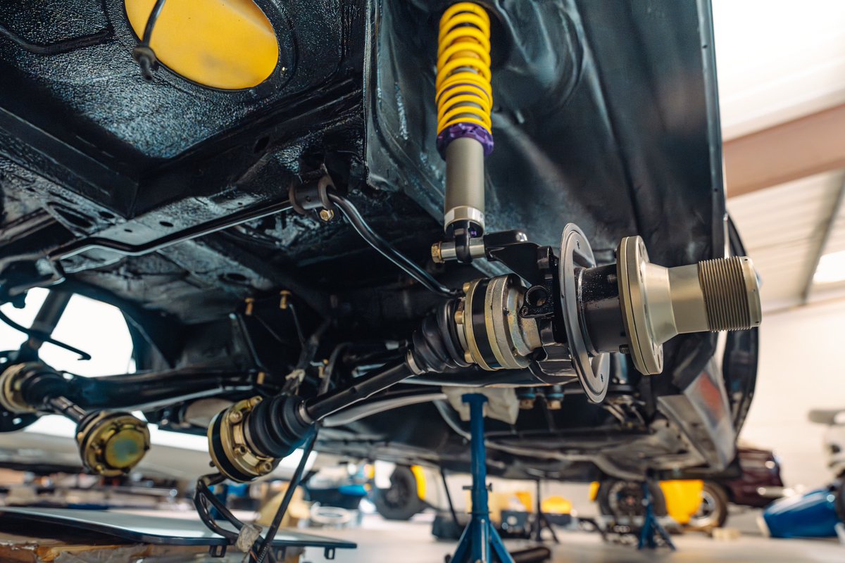 Mega progress on the M635csi by CNC Motorsport. Shell back from paint, engine fitted &amp; cage going in next. 

Billet E50 centrelocks also mocked up with 2-way KW Clubsport. Cannot wait to get it back together.

Unrelated, but it’d be great if someone could buy the Ferrari now…