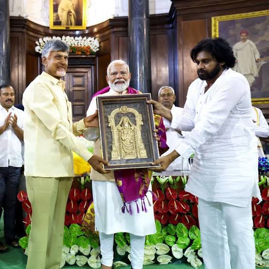 "हम तिरुपति  मंदिर का शुद्धिकरण करेंगे और जो ग़लत चीजें शुरू हुई हैं, उन्हें दूर किया जाएगा"

: आंध्र प्रदेश के नए मुख्यमंत्री चंद्रबाबू नायडू ll